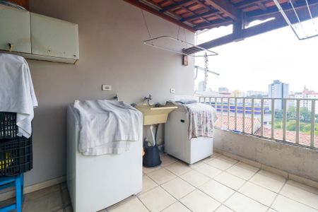 Casa à venda com 216m², 3 quartos e 5 vagas Casa à venda com 216m², 3 quartos e 5 vagasQuarto 2 - Sacada