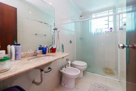 Casa à venda com 216m², 3 quartos e 5 vagas Casa à venda com 216m², 3 quartos e 5 vagasBanheiro 2