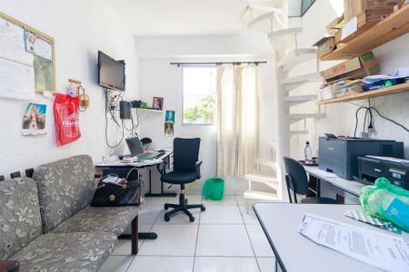 Casa à venda com 216m², 3 quartos e 5 vagas Casa à venda com 216m², 3 quartos e 5 vagasEscritório