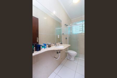 Casa à venda com 216m², 3 quartos e 5 vagas Casa à venda com 216m², 3 quartos e 5 vagasSuíte - Banheiro