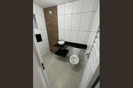 Banheiro de casa para alugar com 2 quartos, 100m² em Vila Fidalgo, São Paulo