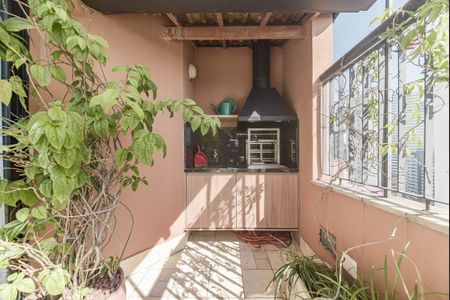 Apartamento à venda com 190m², 2 quartos e 3 vagas Apartamento à venda com 190m², 2 quartos e 3 vagasVaranda - Piscina