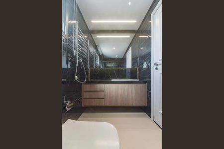 Apartamento à venda com 190m², 2 quartos e 3 vagas Apartamento à venda com 190m², 2 quartos e 3 vagasBanheiro da Suíte 2