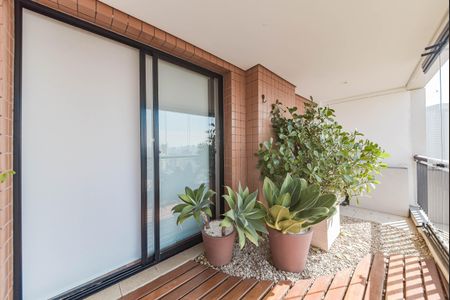 Apartamento à venda com 190m², 2 quartos e 3 vagas Apartamento à venda com 190m², 2 quartos e 3 vagasVaranda - Piscina