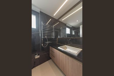 Apartamento à venda com 190m², 2 quartos e 3 vagas Apartamento à venda com 190m², 2 quartos e 3 vagasBanheiro da Suíte 2