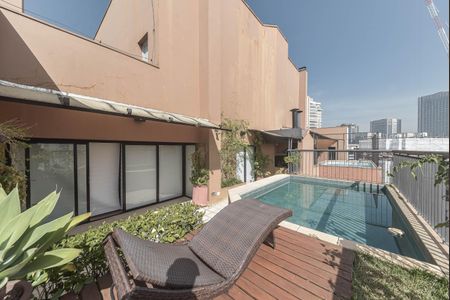 Apartamento à venda com 190m², 2 quartos e 3 vagas Apartamento à venda com 190m², 2 quartos e 3 vagasVaranda - Piscina