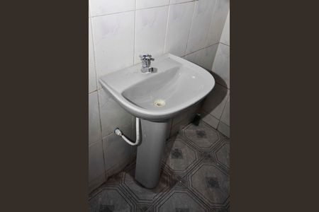 Casa à venda com 70m², 2 quartos e sem vaga Casa à venda com 70m², 2 quartos e sem vagaBanheiro
