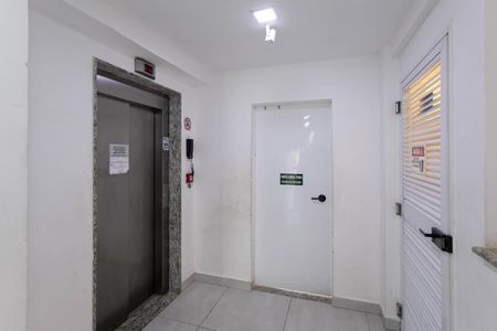 Apartamento à venda com 58m², 2 quartos e 1 vaga Apartamento à venda com 58m², 2 quartos e 1 vagaHall social