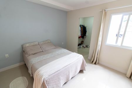 Casa à venda com 136m², 3 quartos e 5 vagasSUITE