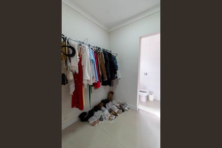 Casa à venda com 136m², 3 quartos e 5 vagasCLOSET