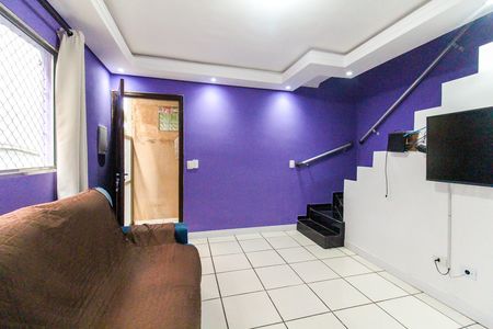 Sala de casa de condomínio à venda com 2 quartos, 59m² em Vila Carmosina, São Paulo