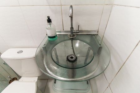 Casa de condomínio à venda com 59m², 2 quartos e 1 vaga Casa de condomínio à venda com 59m², 2 quartos e 1 vagaBanheiro