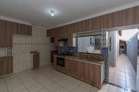 Casa para alugar com 125m², 2 quartos e 2 vagasCozinha 
