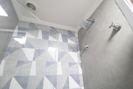Banheiro da suíte de apartamento à venda com 2 quartos, 48m² em Socorro, São Paulo