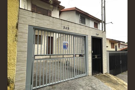 Casa para alugar com 110m², 2 quartos e 1 vaga Casa para alugar com 110m², 2 quartos e 1 vagaFachada com plaquinha EULM-1541
