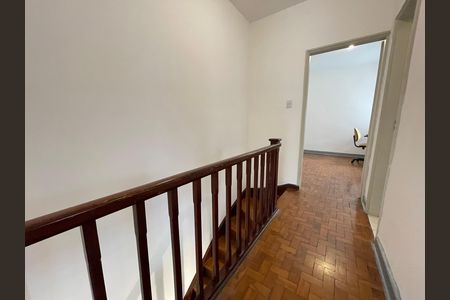 Casa para alugar com 110m², 2 quartos e 1 vaga Casa para alugar com 110m², 2 quartos e 1 vagaHall quartos
