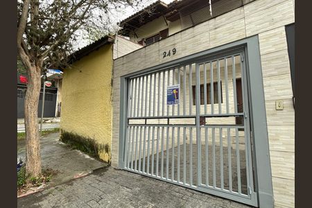 Casa para alugar com 110m², 2 quartos e 1 vaga Casa para alugar com 110m², 2 quartos e 1 vagaFachada