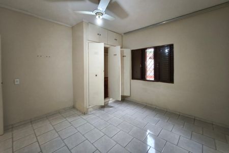 Casa à venda com 318m², 2 quartos e 2 vagas Casa à venda com 318m², 2 quartos e 2 vagasQuarto 1