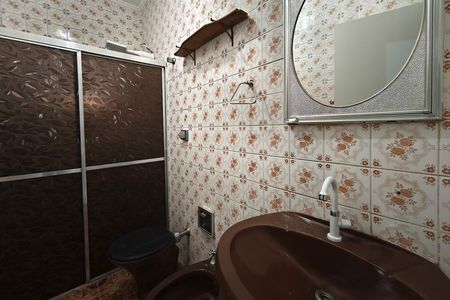 Casa à venda com 318m², 2 quartos e 2 vagas Casa à venda com 318m², 2 quartos e 2 vagasBanheiro