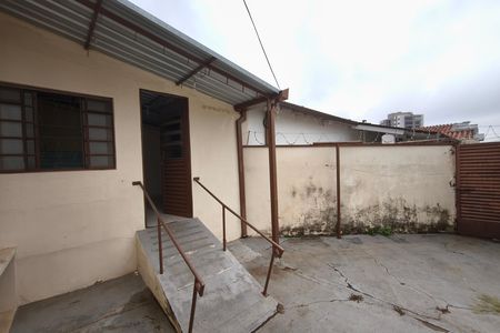 Casa à venda com 318m², 2 quartos e 2 vagas Casa à venda com 318m², 2 quartos e 2 vagasÁrea externa