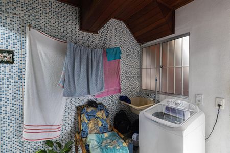 Casa à venda com 201m², 6 quartos e 2 vagas Casa à venda com 201m², 6 quartos e 2 vagasCasa 1 - Área de Serviço