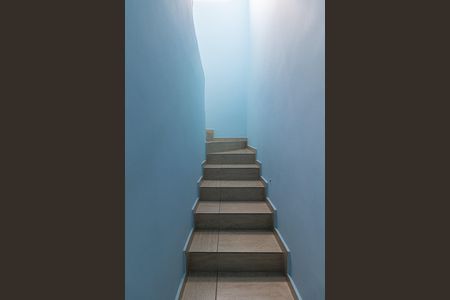 Casa à venda com 201m², 6 quartos e 2 vagas Casa à venda com 201m², 6 quartos e 2 vagasCasa 2 - Escada