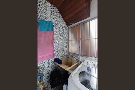 Casa à venda com 201m², 6 quartos e 2 vagas Casa à venda com 201m², 6 quartos e 2 vagasCasa 1 - Área de Serviço