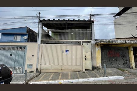 Casa à venda com 201m², 6 quartos e 2 vagas Casa à venda com 201m², 6 quartos e 2 vagasFachada+Placa