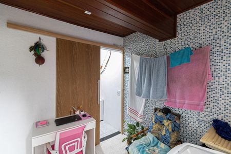 Casa à venda com 201m², 6 quartos e 2 vagas Casa à venda com 201m², 6 quartos e 2 vagasCasa 1 - Área de Serviço