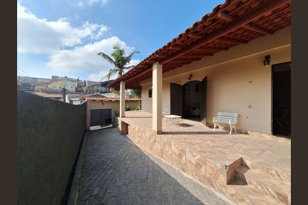 Casa para alugar com 300m², 2 quartos e 5 vagas Casa para alugar com 300m², 2 quartos e 5 vagasQuintal