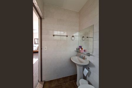 Casa para alugar com 300m², 2 quartos e 5 vagas Casa para alugar com 300m², 2 quartos e 5 vagasBanheiro Quarto 2