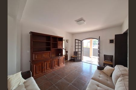 Casa para alugar com 300m², 2 quartos e 5 vagas Casa para alugar com 300m², 2 quartos e 5 vagasSala