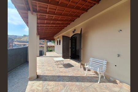 Casa para alugar com 300m², 2 quartos e 5 vagas Casa para alugar com 300m², 2 quartos e 5 vagasVaranda