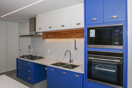 Apartamento para alugar com 131m², 2 quartos e 2 vagas Apartamento para alugar com 131m², 2 quartos e 2 vagasCozinha e Área de Serviço