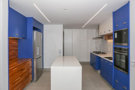 Apartamento para alugar com 131m², 2 quartos e 2 vagas Apartamento para alugar com 131m², 2 quartos e 2 vagasCozinha e Área de Serviço