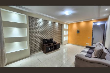 Sala de casa à venda com 4 quartos, 450m² em Irajá, Rio de Janeiro
