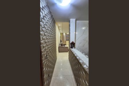 Corredor para a cozinha  de casa à venda com 4 quartos, 450m² em Irajá, Rio de Janeiro