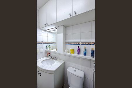 Apartamento à venda com 90m², 2 quartos e 2 vagas Apartamento à venda com 90m², 2 quartos e 2 vagasBanheiro de serviço