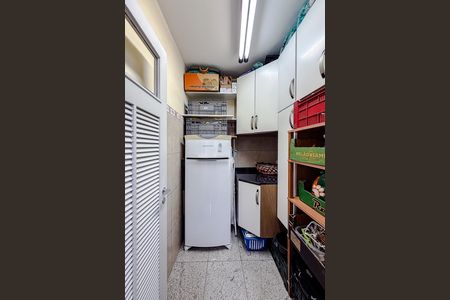 Apartamento à venda com 90m², 2 quartos e 2 vagas Apartamento à venda com 90m², 2 quartos e 2 vagasQuarto de Serviço