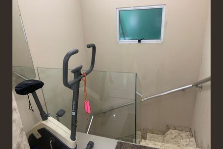 Casa de condomínio à venda com 110m², 2 quartos e 1 vaga Casa de condomínio à venda com 110m², 2 quartos e 1 vagaEscada