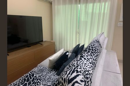Sala de casa de condomínio à venda com 2 quartos, 110m² em Conceicao, Osasco