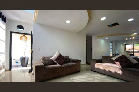 Casa à venda com 250m², 3 quartos e 5 vagas