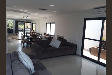 Casa à venda com 3 quartos, 250m² em Jardim Monte Alegre, Taboão da Serra