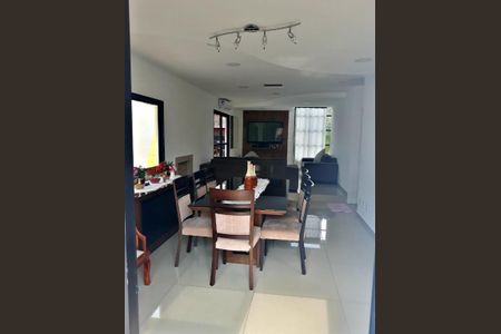 Casa à venda com 3 quartos, 250m² em Jardim Monte Alegre, Taboão da Serra