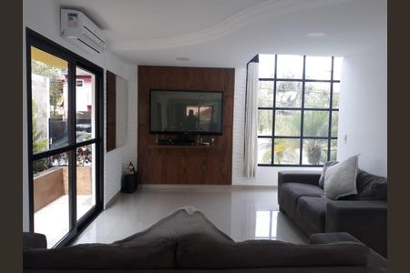 Casa à venda com 3 quartos, 250m² em Jardim Monte Alegre, Taboão da Serra
