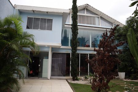 Casa de condomínio para alugar com 525m², 3 quartos e 6 vagasfachada
