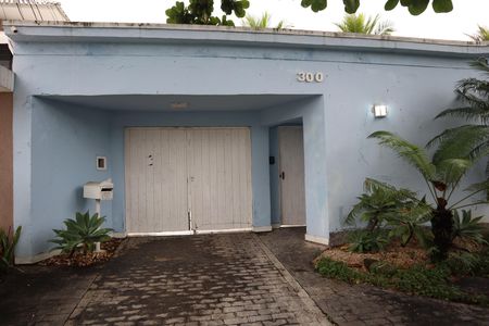 Casa de condomínio para alugar com 525m², 3 quartos e 6 vagasentrada