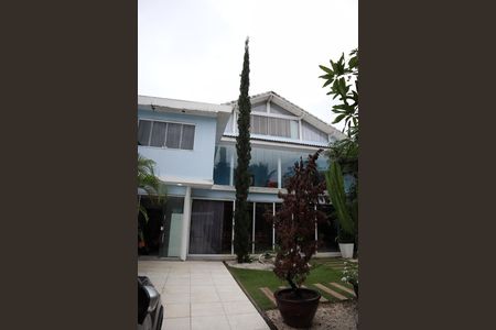 Casa de condomínio para alugar com 525m², 3 quartos e 6 vagasfachada