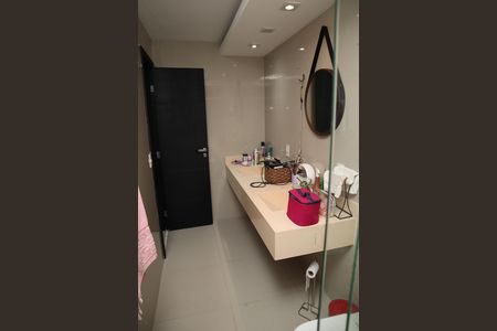 Casa de condomínio para alugar com 525m², 3 quartos e 6 vagasbanheiro 1