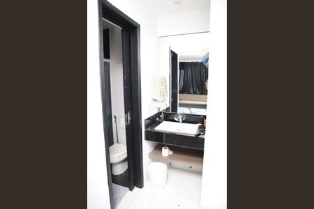 Casa de condomínio para alugar com 525m², 3 quartos e 6 vagasbanheiro 2